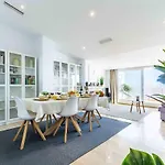 Luxury Sea View Penthouse - דירה *