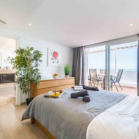 Luxury Sea View Penthouse - דירה *